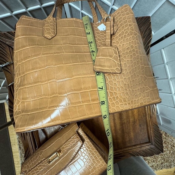 a.New.Day,Woman,2 purse+handbags $22,Each,Honey coffe,Zip,Pockets,Faux Leather.! - Picture 16 of 16